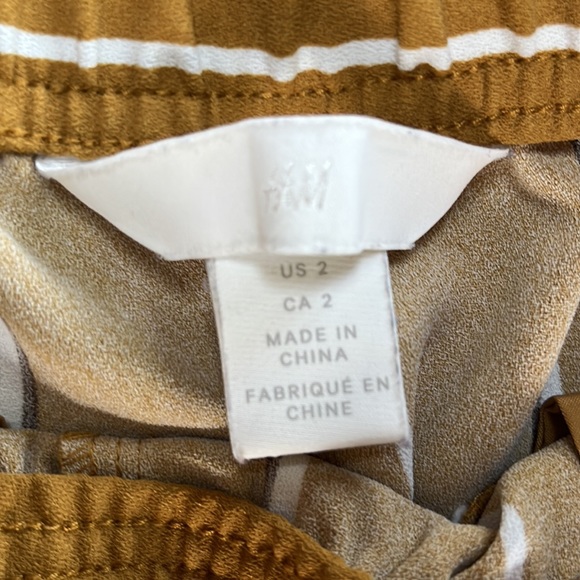 H&M Size 2 - Picture 3 of 4